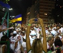 Carnamboriú: Multidão acompanha folia dos blocos no centro