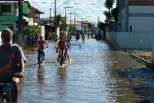 Maré Alta deixa cerca de 200 desalojados e 62 desabrigados em Itajaí