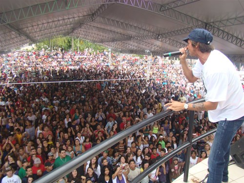 Super Show de Aniversário de Itapema leva 13.000 pessoas à Praça da Paz