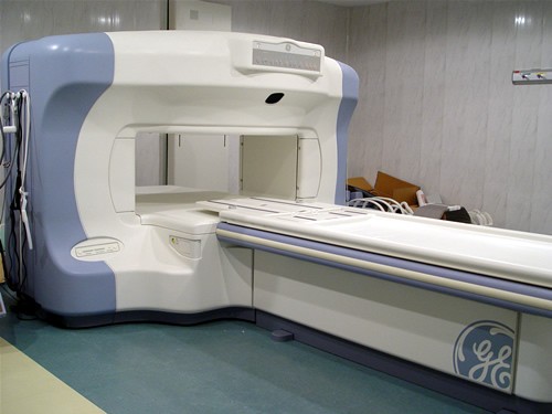 Secretária de Saúde comunica fim das filas no exame de ressonância magnética