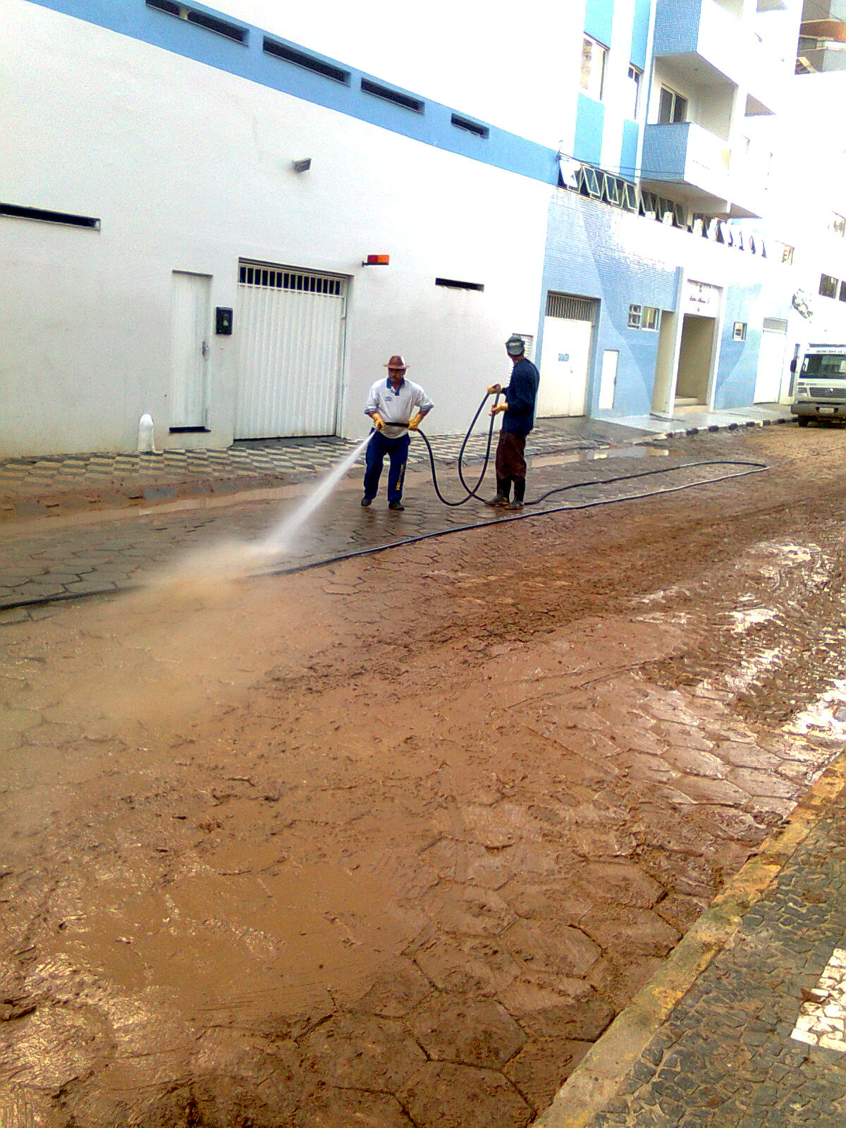 Mutirões da Secretaria de Obras atuam na limpeza das ruas