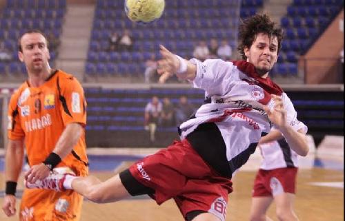 Jogador itajaiense de handebol faz sucesso na Espanha