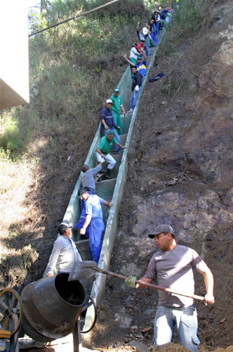 Prefeitura faz obra no morro do Cristo Luz