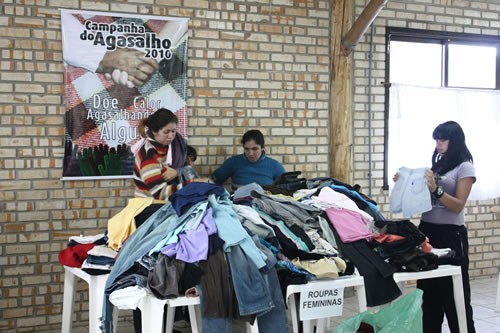 Distribuição de agasalhos começou mais cedo