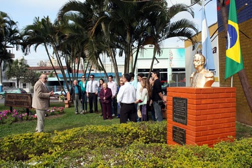 Ato solene comemora independência argentina em Balneário Camboriú