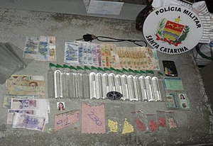 PM apreende 574 comprimidos de ecstasy 1 Material apreendido. foto: Divulgação / 12º BPM