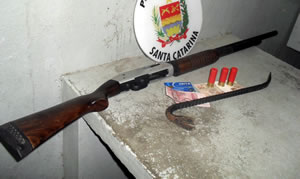 PM apreende espingarda no Bairro das Nações 1 Divulgação / 12º BPM