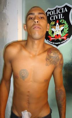 Assaltante atira acidentalmente contra si após roubo em banco 1 Willian Cichocke Veloso. Foto: Diário Costa Esmeralda