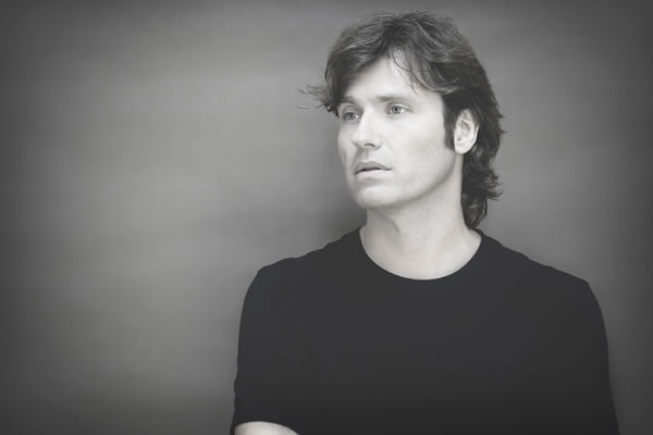 O argentino Hernan Cattaneo é um dos DJs mais respeitados da América do Sul e retorna ao templo para mais uma noite memorável. Divulgação / IMAGECARE