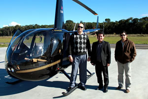 No heliporto com o Secretário do Meio Ambiente da Cidade de Camboriú, Márcio da Rosa, o Diretor Executivo Cláudio Roberto Itinoce e o Superintendente Comercial da Holding Link-Aberto, Sidney Persek. Foto: Orval Molina