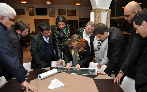 O grupo se reuniu com a prefeita Luzia e apresentou a ela o projeto. Foto: Orval Molina