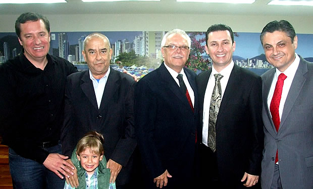 Personalidades recebem título de Cidadão Honorário de BC 1 Edson Renato Dias, Luiz Carlos Rosa, Vilson Zabel, Michael Aboud e Nilson Probst. Foto: Ariel Silva