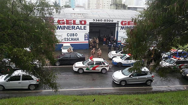 Trio abandona arma e tenta escapar de abordagem 1 Foto: Diego Borba