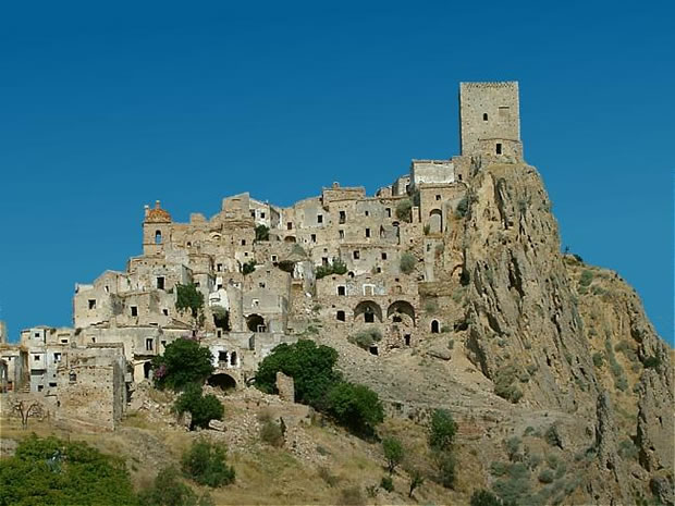 Na tradicional Itália, encontra-se Craco, um belo vilarejo fantasma