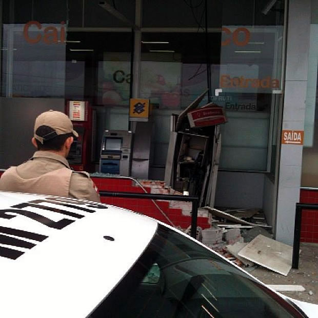 Caixa Eletrônico do posto Distriboi é explodido em Camboriú 1 Foto: 12º BPM