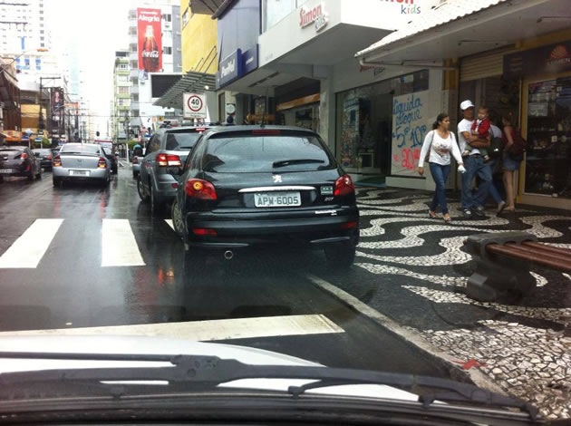 estacionado na calçada