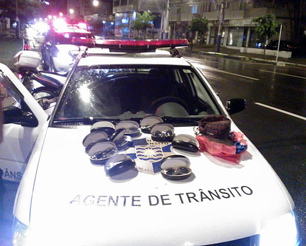 Agentes de Trânsito prendem assaltantes no centro de BC 1 agente