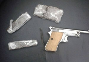Após flagrar menor com drogas, PM encontra arma na casa de suspeito 2 Foto: 12 BPM / Divulgação