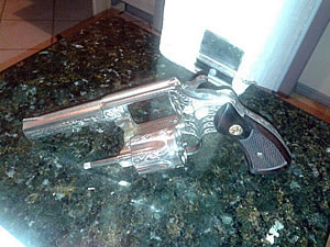 Após flagrar menor com drogas, PM encontra arma na casa de suspeito 1 Foto: 12 BPM / Divulgação