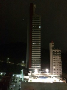 O edifício Terraços da Rainha, onde ocorreu a tragédia. Foto: 12º BPM