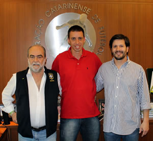 Em 2013, Fernando Gil comandou a seleção catarinense. Créditos: Assessoria de Imprensa - FCF