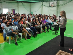 Regina Brandão falou para mais de 200 alunos.