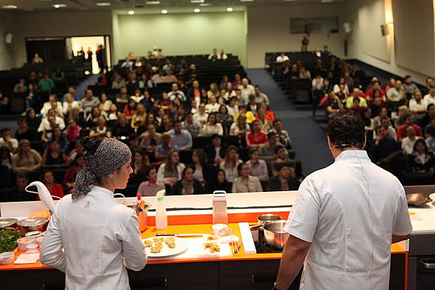 Receitas exóticas marcam a aula show do Chef Felipe Bronze em BC