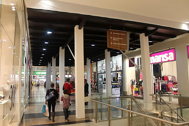 Corredor principal do Balneário Shopping recebe estrutura de proteção