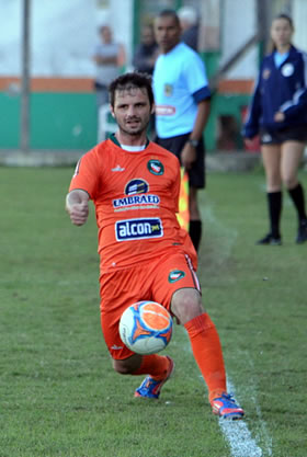 Jogador Rodolfo Testoni completa 100 jogos com a camisa do Camboriú FC