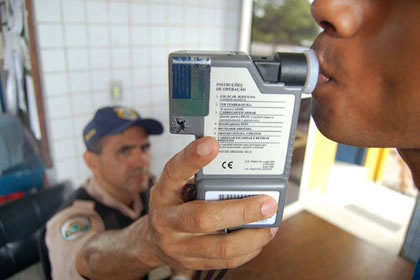 Recusar se submeter ao bafômetro constituirá infração de trânsito