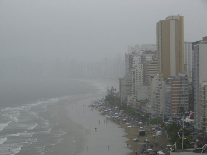 Risco de chuva forte com trovoadas e ventania em SC nesta terça, 29