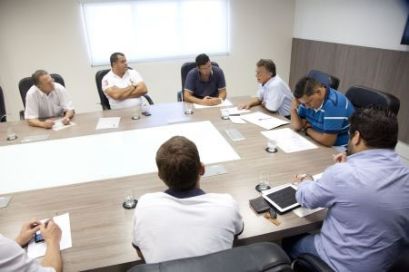 Presidentes de Câmaras participam de reunião para discutir a Parlaamfri