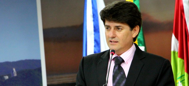 Ademar Schneider assume vaga no Legislativo por apenas um dia
