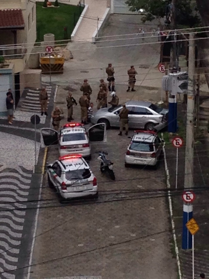 Após perseguição, assaltantes são presos no Bairro das Nações