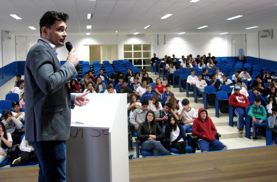 Roberto Souza Junior inicia ciclo de palestras "Vereador nas Escolas" 1 Ricardo Zanon / Divulgação
