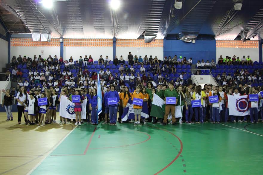 Abertura do JEBC reuniu mais de 800 alunos no ginásio Irineu Bornhausen