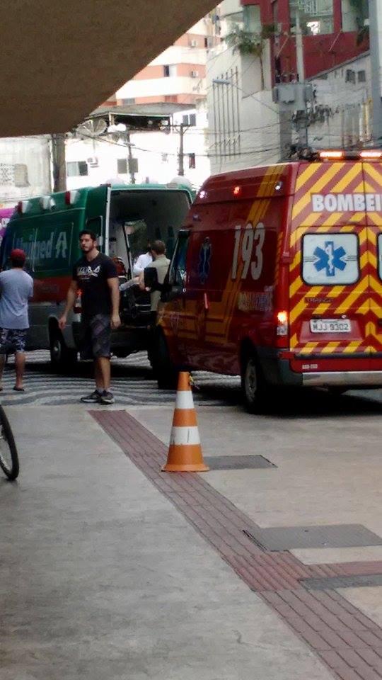 Idosa morre na Avenida Central e morador de rua morre em frente a hospital