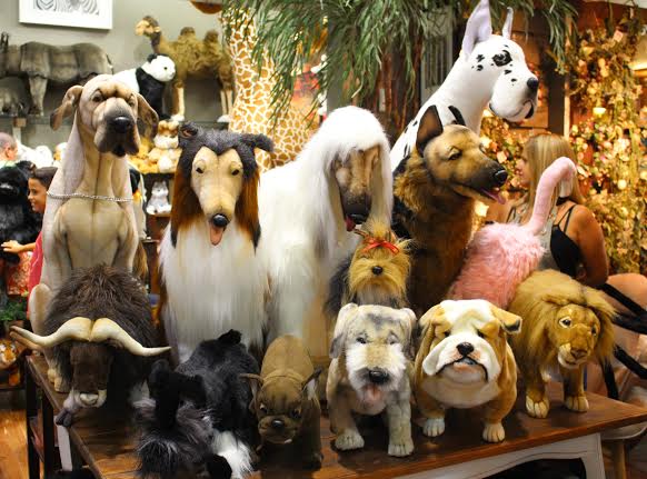 Safári de Férias traz animais de pelúcia em tamanho real para o Atlântico Shopping