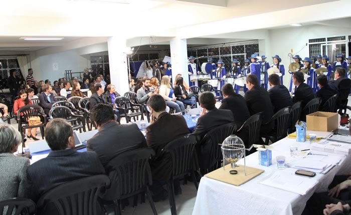 Comunidade prestigia a sessão itinerante no CEM Nova Esperança 1 (Márcio Gonçalves/Divulgação)