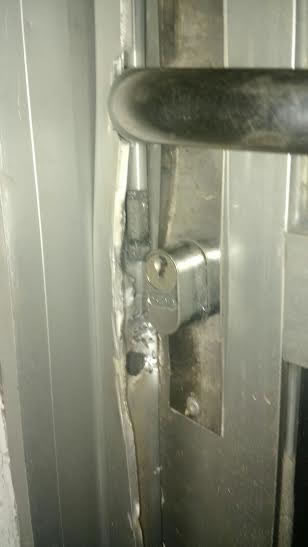 Ladrão arromba porta de posto de saúde e furta televisão