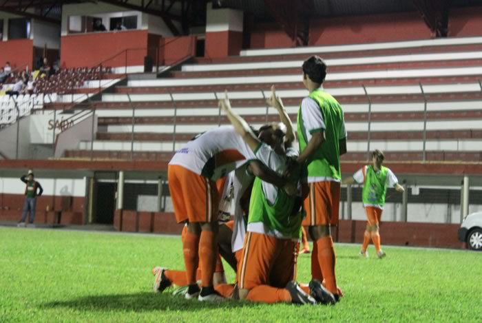 Camboriú vence Juventus e mantém liderança