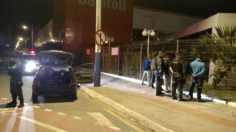 Adolescente é flagrado dirigindo na Avenida do Estado durante a madrugada