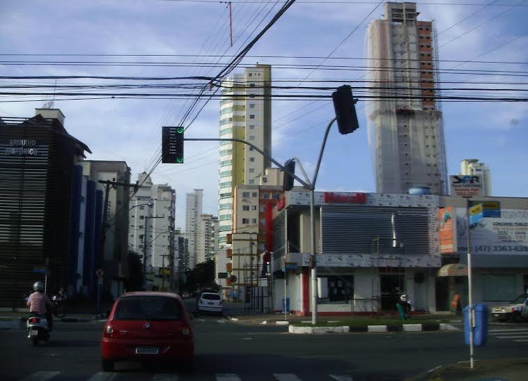 Projeto de cabeamento subterrâneo tramita na Câmara de Vereadores de BC