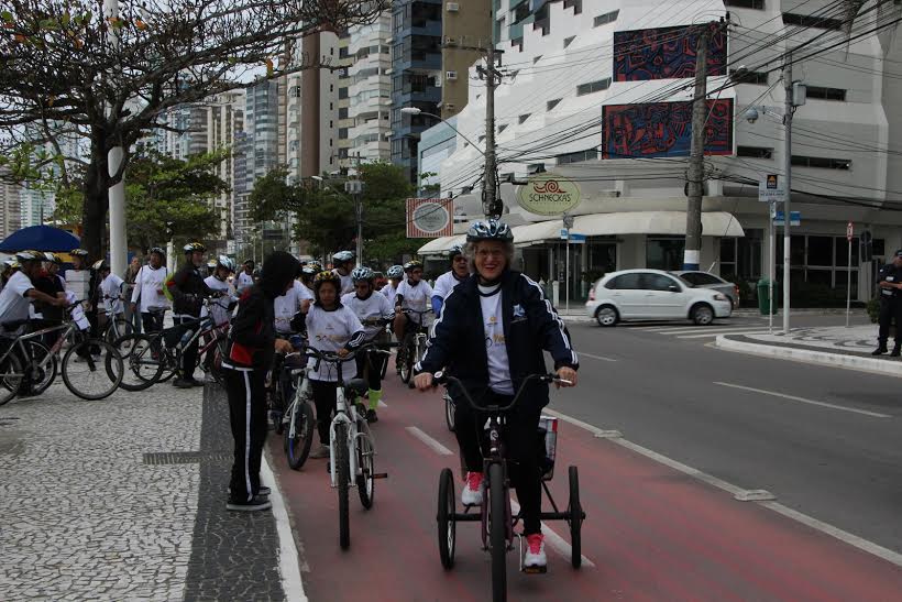 Grupo do Maturidade Saudável promove pedalada na ciclofaixa