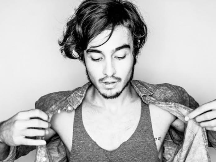 Show nacional com Tiago Iorc acontece na terça, dia 22, em Balneário Camboriú