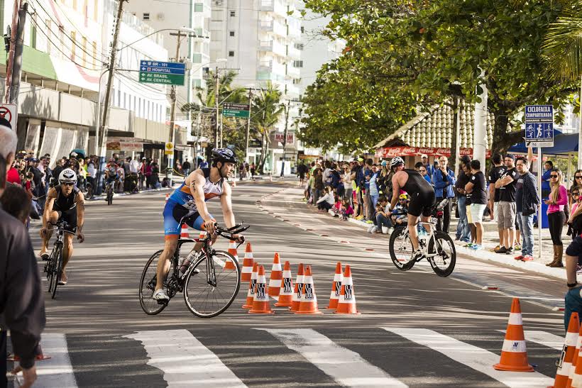 Competidores encaram a Estrada da Rainha no GP Summer Triathlon