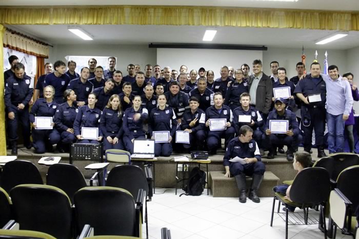 Agentes de trânsito são homenageados no 10º aniversário de criação do serviço