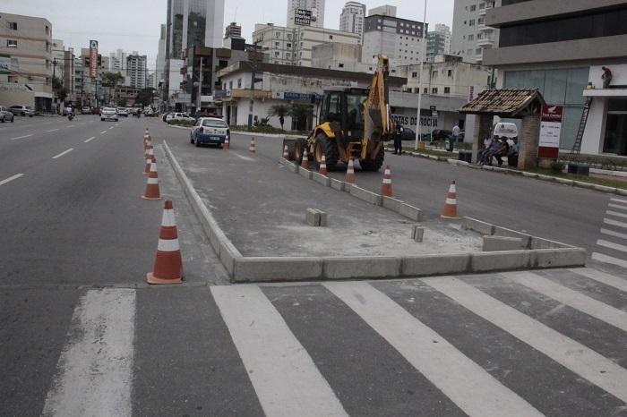 Departamento de Trânsito inicia canalização de acesso na Avenida do Estado