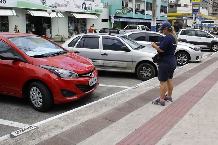 Estacionamento rotativo é SUSPENSO em Balneário Camboriú