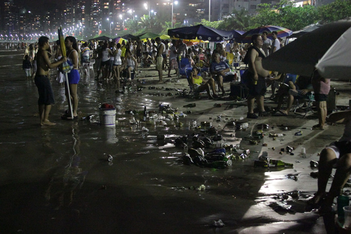 Atividades de limpeza iniciam logo após o Réveillon Show